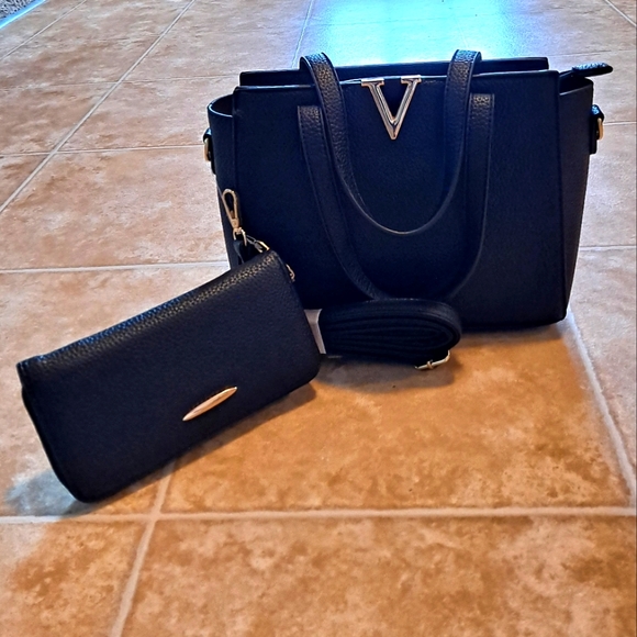 A Beautiful Black Small Handbag With Strap And Wallet. - Picture 2 of 5